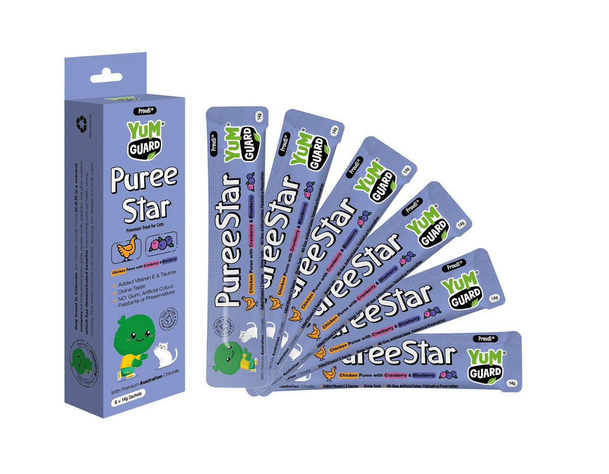 YumGuard Puree Star Chicken with Cranberry & Blueberry cat treats – box of 6 x 14g sachets with sachets fanned out