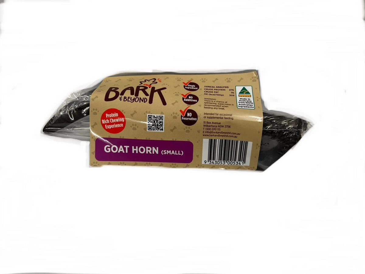 Bark & Beyond Goat Horn, small 10-15cm – vacuum sealed with brand label