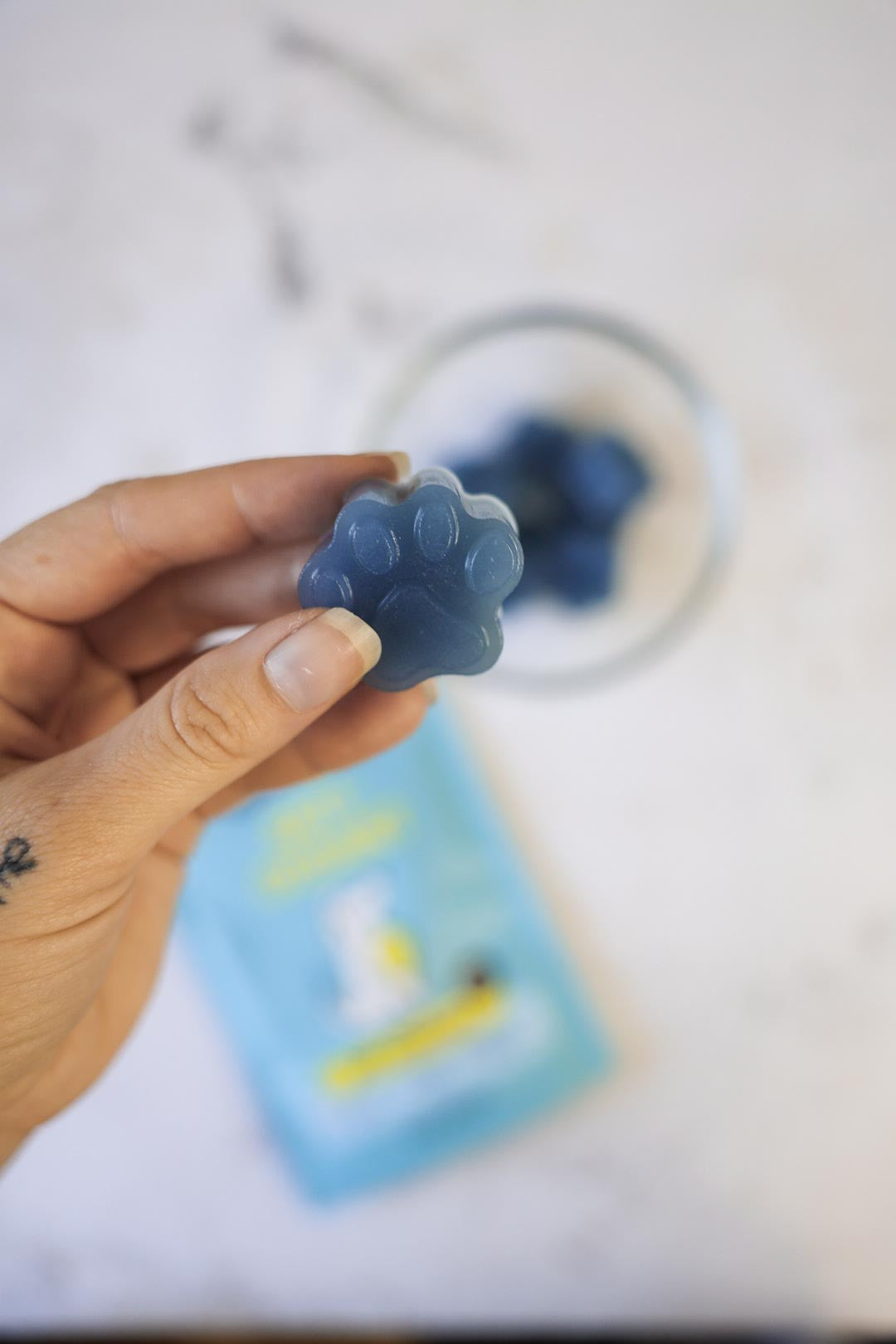 Set Raw Pawz blueberry gummies made in a paw print mould