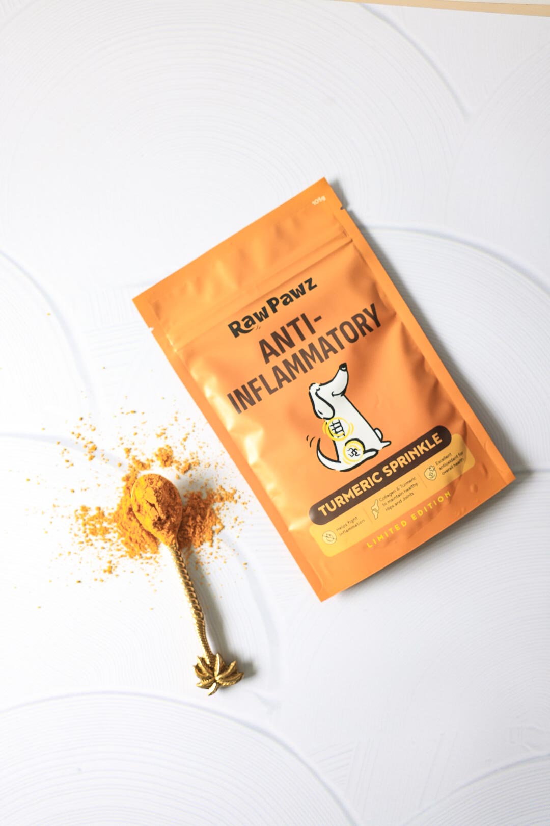 Raw Pawz turmeric meal topper sprinkled over a dog bowl