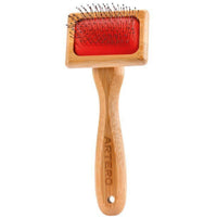 Artero Juliet slicker brush with a wooden handle, red cushion pad and long ball-tipped protected pins