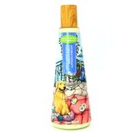 Natures Garden Aromatherapy Conditioner for a Shiny Coat, 500ml bottle with a golden retriever